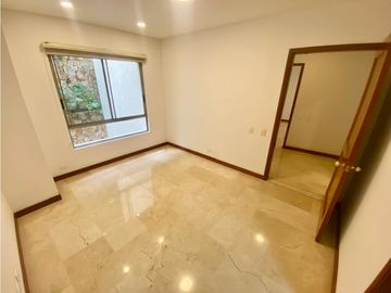 Se vende apartamento con cocina remodelada en Santa Teresita.