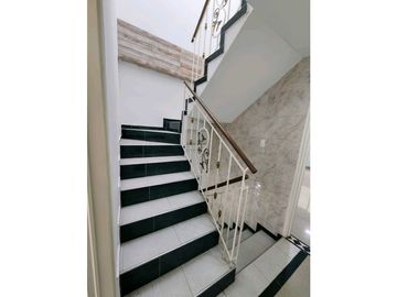 VENTA CASA EXTERNA VEHICULAR 3PISOS-BRISAS DEL GUABITO-CALI NORTE(JHM)