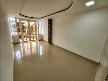 VENTA CASA EXTERNA VEHICULAR 3PISOS-BRISAS DEL GUABITO-CALI NORTE(JHM)