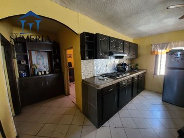 Casa en colonia Revolución con departamento incluido