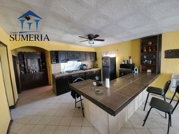Casa en colonia Revolución con departamento incluido