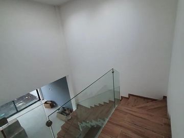 Casa en Venta en Altozano, 3 Recámaras, 3.5 Baños, Cuarto de Servicio, Lujo
