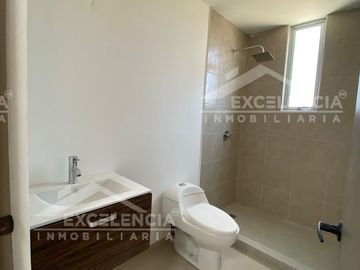 VENTA DE CASA NUEVA EN ESQUINA EN FRACC. JARDINES DE TORREMOLINOS.