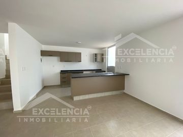 VENTA DE CASA NUEVA EN ESQUINA EN FRACC. JARDINES DE TORREMOLINOS.