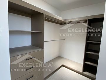 VENTA DE CASA NUEVA EN ESQUINA EN FRACC. JARDINES DE TORREMOLINOS.