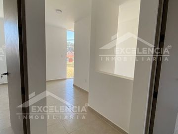 VENTA DE CASA NUEVA EN ESQUINA EN FRACC. JARDINES DE TORREMOLINOS.