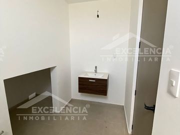 VENTA DE CASA NUEVA EN ESQUINA EN FRACC. JARDINES DE TORREMOLINOS.
