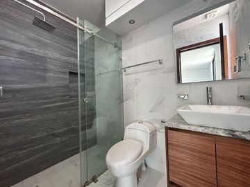 LUJOSA CASA EN VENTA LISTA PARA ESTRENAR, DENTRO DE VALLE IMPERIAL