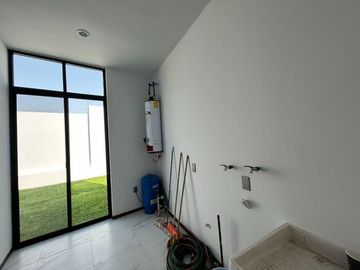 LUJOSA CASA EN VENTA LISTA PARA ESTRENAR, DENTRO DE VALLE IMPERIAL