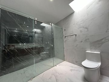 LUJOSA CASA EN VENTA LISTA PARA ESTRENAR, DENTRO DE VALLE IMPERIAL