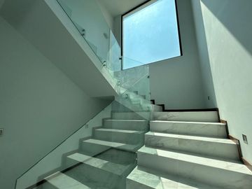LUJOSA CASA EN VENTA LISTA PARA ESTRENAR, DENTRO DE VALLE IMPERIAL