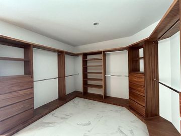 LUJOSA CASA EN VENTA LISTA PARA ESTRENAR, DENTRO DE VALLE IMPERIAL