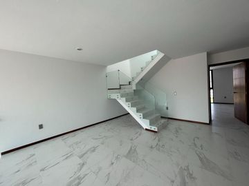 LUJOSA CASA EN VENTA LISTA PARA ESTRENAR, DENTRO DE VALLE IMPERIAL