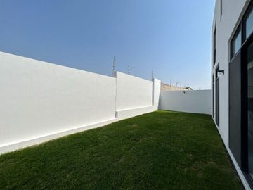 LUJOSA CASA EN VENTA LISTA PARA ESTRENAR, DENTRO DE VALLE IMPERIAL