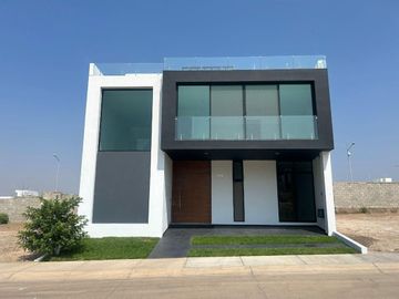LUJOSA CASA EN VENTA LISTA PARA ESTRENAR, DENTRO DE VALLE IMPERIAL