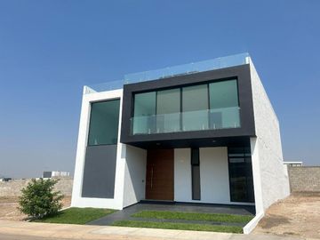 LUJOSA CASA EN VENTA LISTA PARA ESTRENAR, DENTRO DE VALLE IMPERIAL