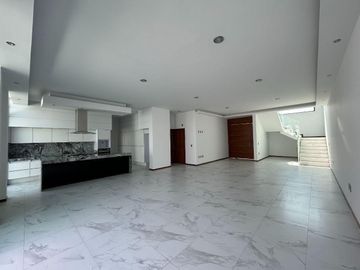 LUJOSA CASA EN VENTA LISTA PARA ESTRENAR, DENTRO DE VALLE IMPERIAL