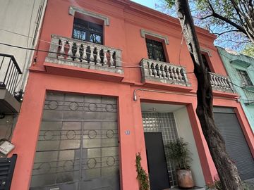 Departamento en planta baja dentro de casa catalogada