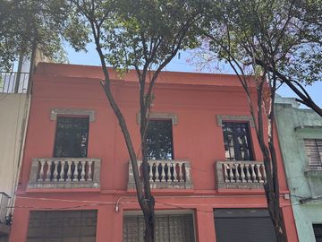 Departamento en planta baja dentro de casa catalogada