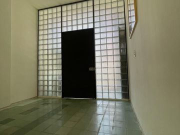 Departamento en planta baja dentro de casa catalogada