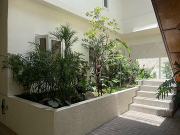 Departamento en planta baja dentro de casa catalogada