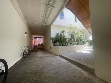 Departamento en planta baja dentro de casa catalogada