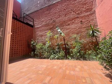 Departamento en planta baja dentro de casa catalogada