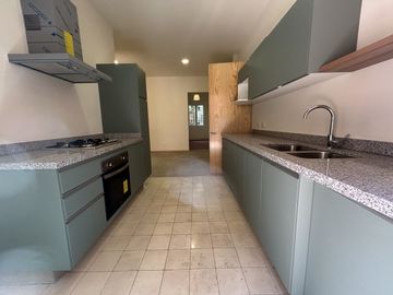 Departamento en planta baja dentro de casa catalogada