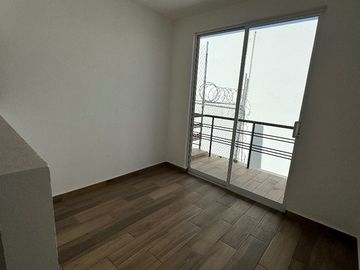 Amplia casa de 3 niveles en privada con amenidades