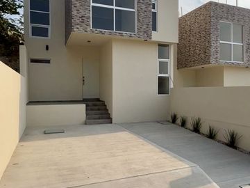 CASA EN VENTA EN PRIVADA DEL FRACCIONAMIENTO SABINES