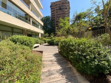 Vende departamento-2 dormitorios-Metro Manquehue-Oriente