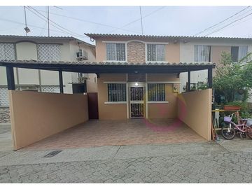 VENDO CASA URBANIZACION TOTTORI - NORTE DE GUAYAQUIL
