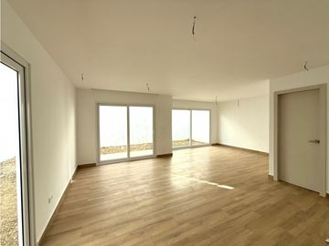 Venta de casa en urb. PortoManta sector sur vía San Mateo a estrenar.