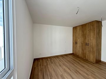 Venta de casa en urb. PortoManta sector sur vía San Mateo a estrenar.