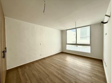 Venta de casa en urb. PortoManta sector sur vía San Mateo a estrenar.