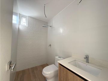 Venta de casa en urb. PortoManta sector sur vía San Mateo a estrenar.