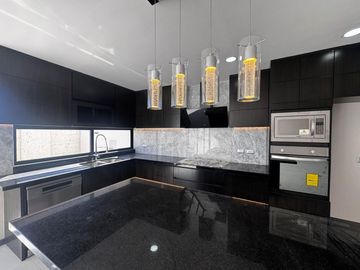 Casa en  pre venta en Lomas de Angelopolis con acabados de lujo y 3 recamaras