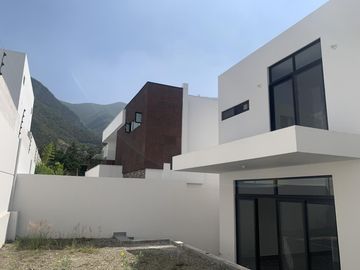 Casa en venta en Laderas de abedul cerca de área verde