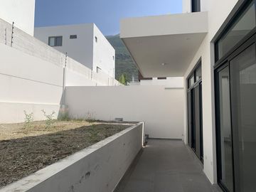 Casa en venta en Laderas de abedul cerca de área verde