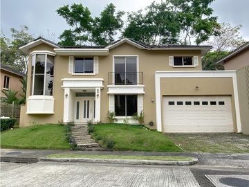 Ph Embassy Gardens.  Clayton.