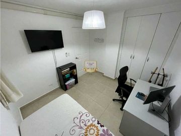 SE VENDE APARTAMENTO AMOBLADO EN SAN FRANCISCO CON BALCON