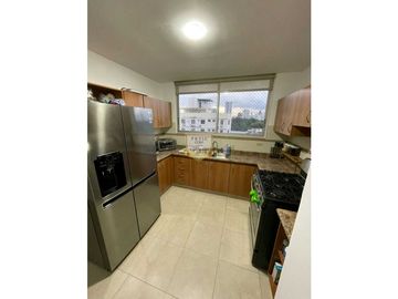 SE VENDE APARTAMENTO AMOBLADO EN SAN FRANCISCO CON BALCON