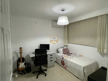 SE VENDE APARTAMENTO AMOBLADO EN SAN FRANCISCO CON BALCON