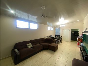 Venta de CASA REMODELADA en BRISAS DEL GOLF- MLS 21903