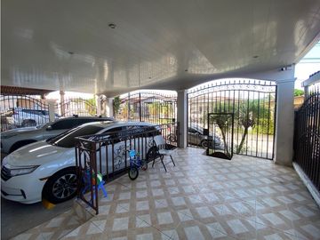 Venta de CASA REMODELADA en BRISAS DEL GOLF- MLS 21903