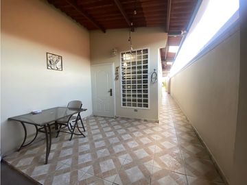 Venta de CASA REMODELADA en BRISAS DEL GOLF- MLS 21903