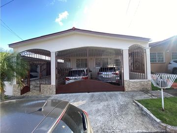 Venta de CASA REMODELADA en BRISAS DEL GOLF- MLS 21903