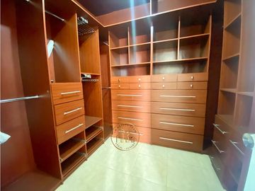 Venta de CASA REMODELADA en SAN ANTONIO – 5REC -Patio