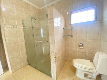 Venta de CASA REMODELADA en SAN ANTONIO – 5REC -Patio