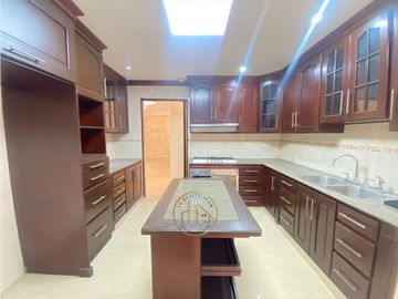 Venta de CASA REMODELADA en SAN ANTONIO – 5REC -Patio